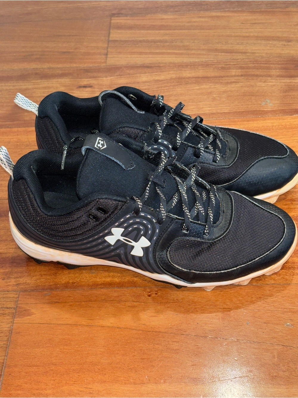 Under Armour Black Athletic Baseball Cleats with White Logo Size 9